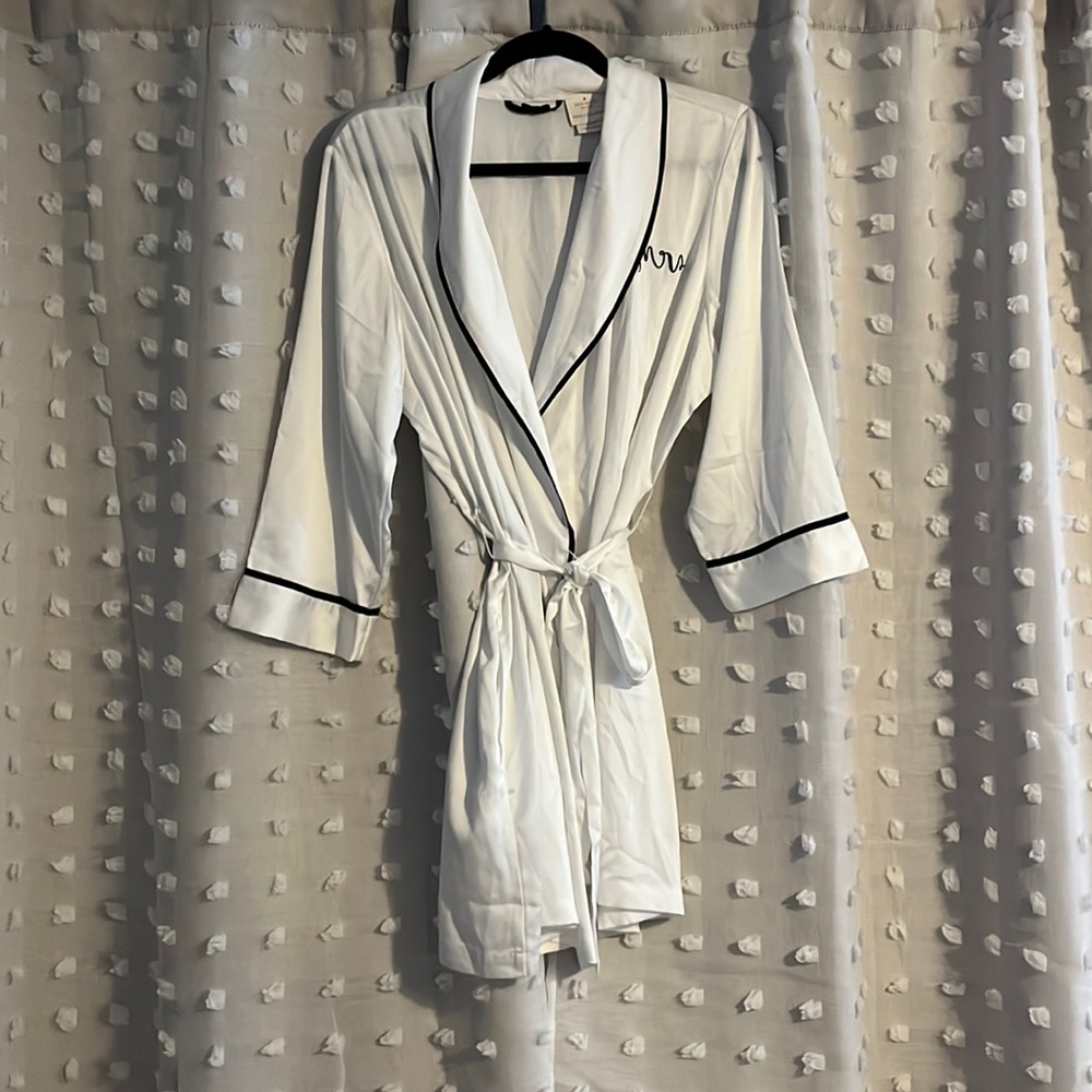 Kate Spade Bridal Mrs Satin Robe in L/XL